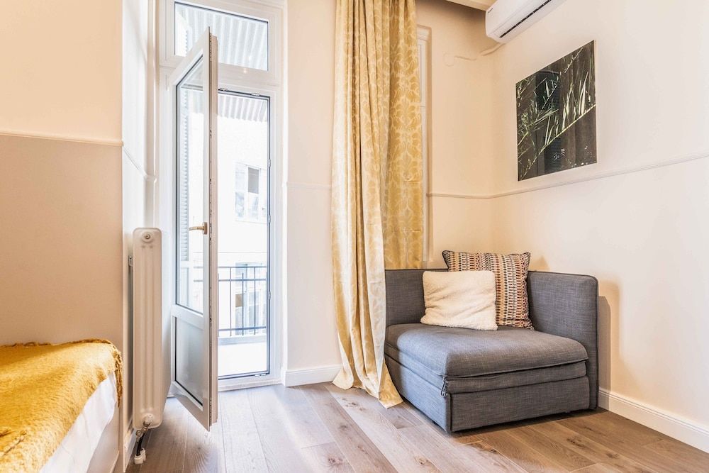 undefined halu! Stylish & Bright Centre Home 2