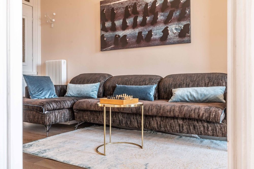 undefined halu! Stylish & Bright Centre Home 8