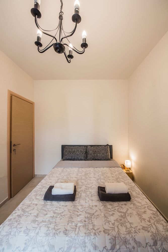 undefined halu! Modern Centre Apartment 7