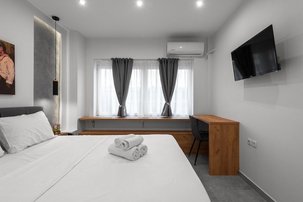 undefined White and Wood Nilie Hospitality MGMT 5