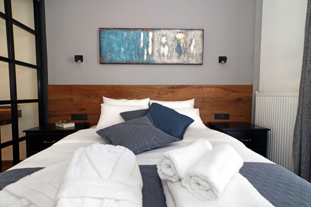 undefined Tom's Bachelor Pad 2