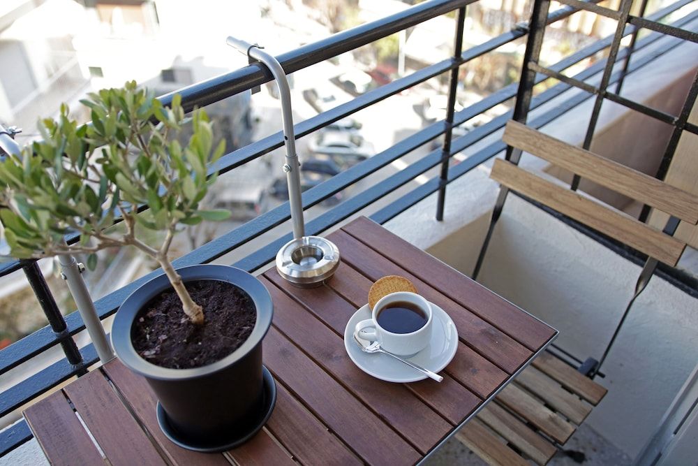 undefined Tom's Bachelor Pad