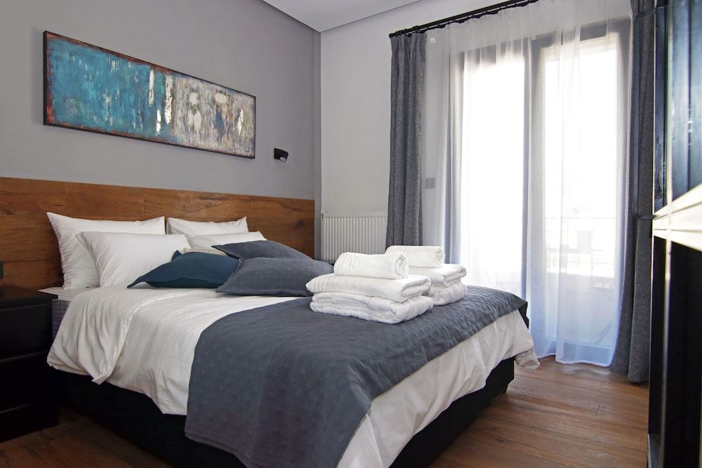 undefined Tom's Bachelor Pad 4