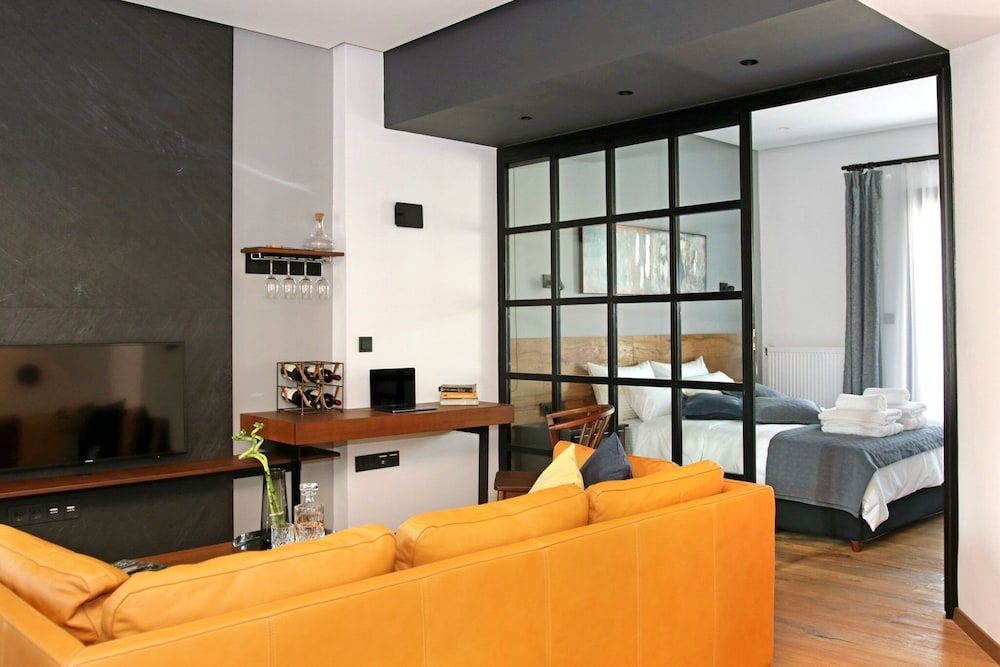 undefined Tom's Bachelor Pad 9