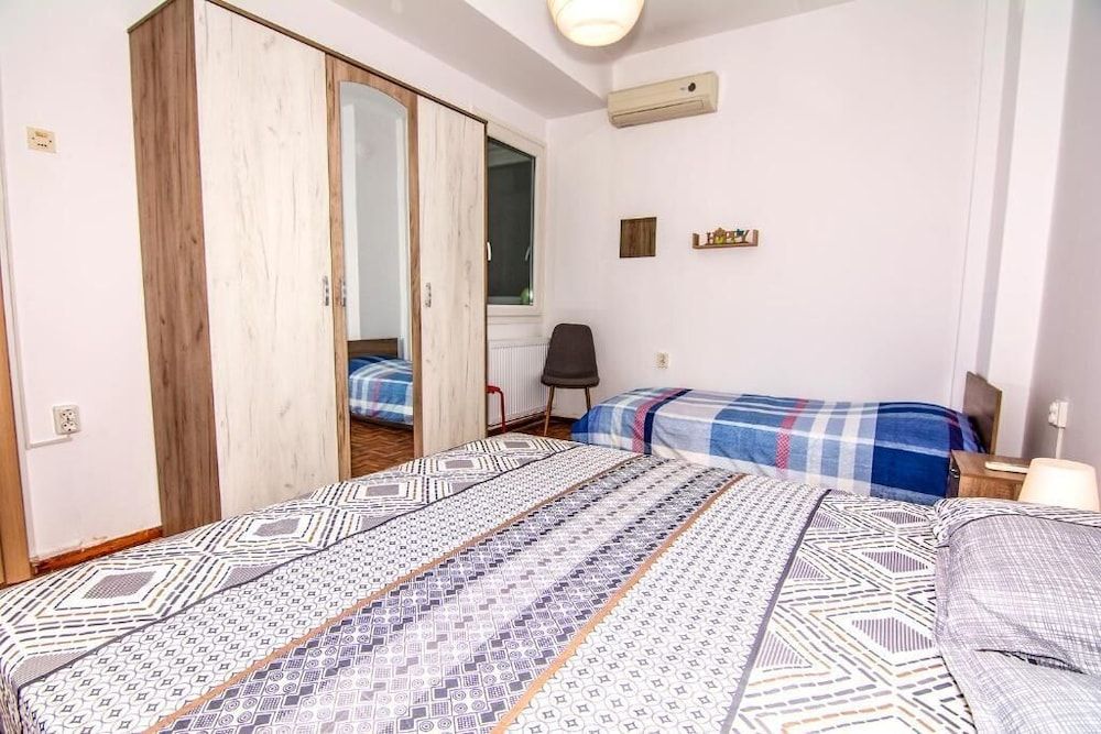 undefined Motiv Nilie Hospitality MGMT 3