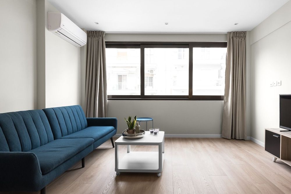 New Yorker Nilie Hospitality MGMT Apartment 13