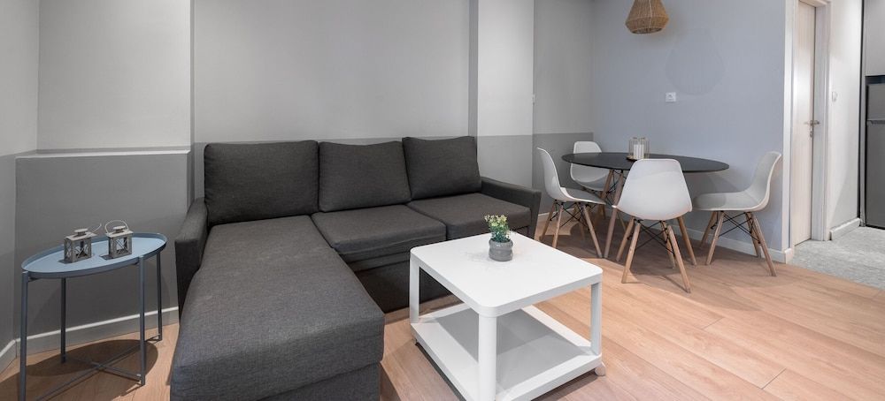 undefined New Yorker Nilie Hospitality MGMT 6