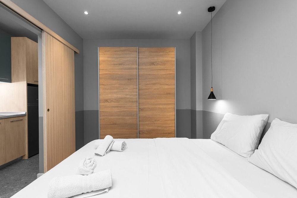 undefined New Yorker Nilie Hospitality MGMT 9