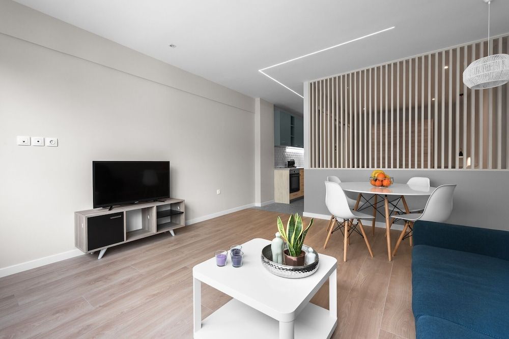 New Yorker Nilie Hospitality MGMT Apartment 12