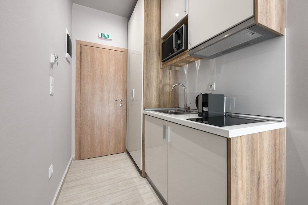 Laussane Nilie Hospitality MGMT Business Apartment 6