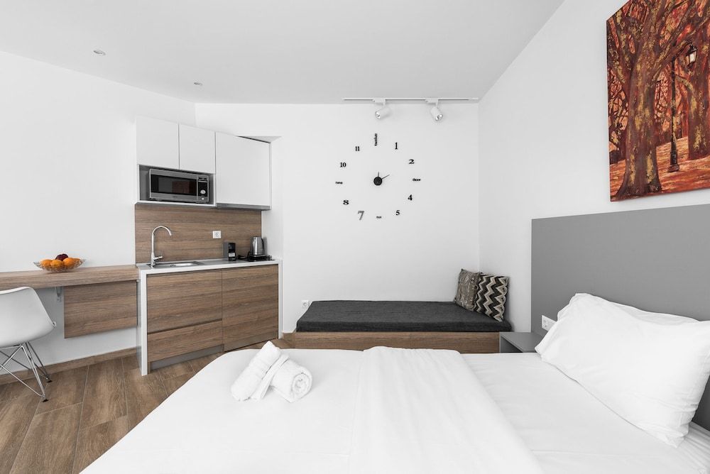 Hermes Nilie Hospitality MGMT Deluxe Double Room 4