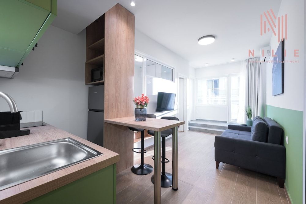 Big Apple, Nilie Hospitality MGMT