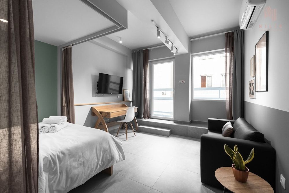 undefined Big Apple 4 Nilie Hospitality MGMT