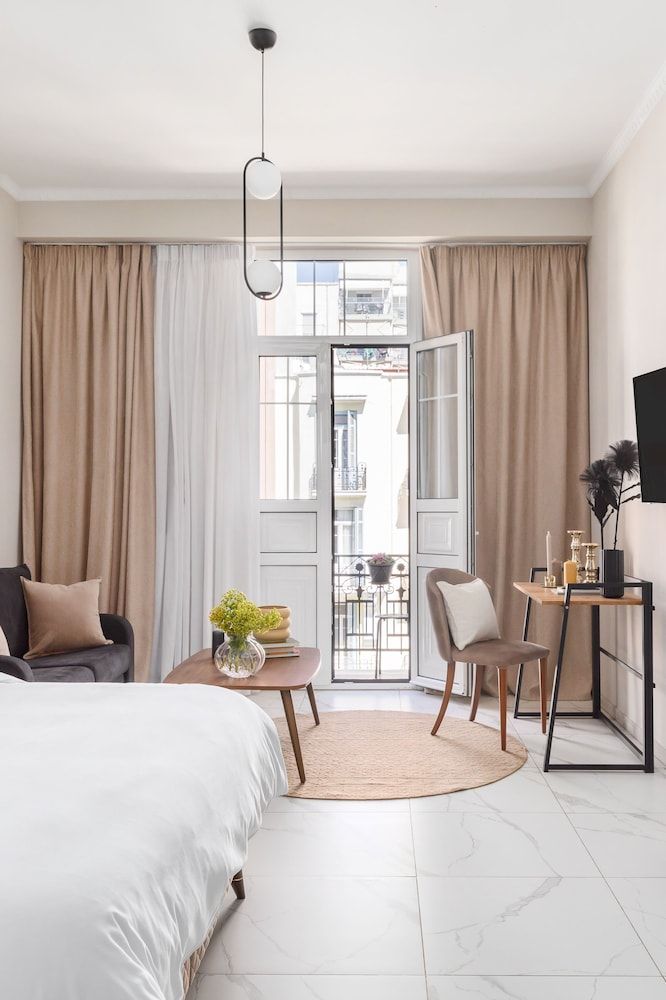 BLACK ONYX COMFORT SUITES Deluxe Studio Suite 15