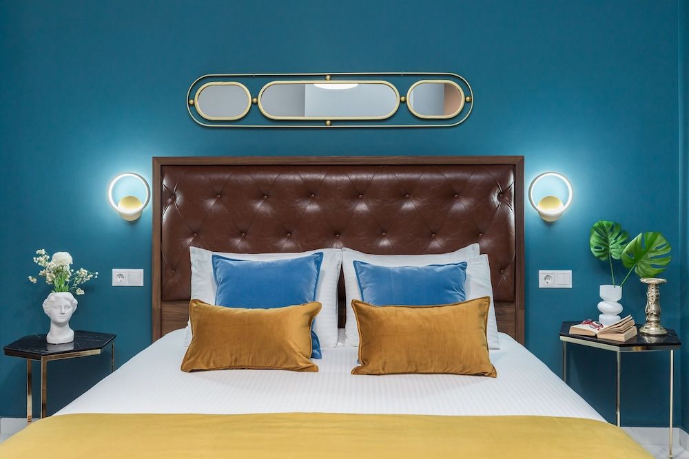 BLACK ONYX COMFORT SUITES