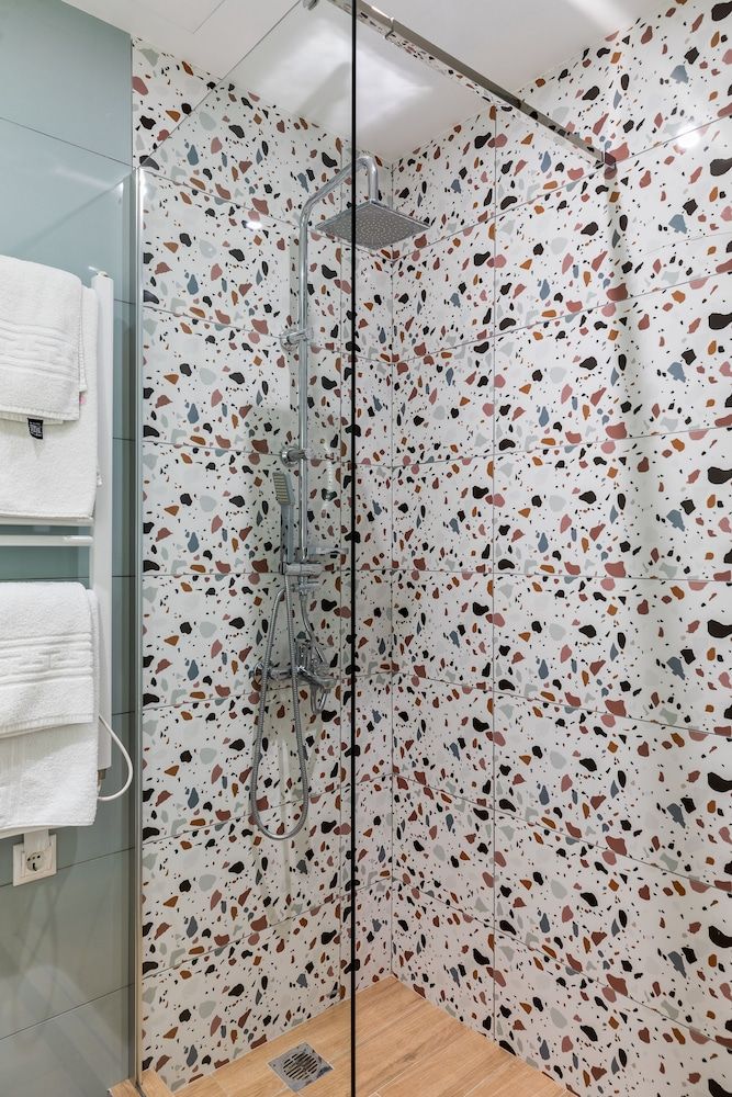 BLACK ONYX COMFORT SUITES Design Studio Suite 8