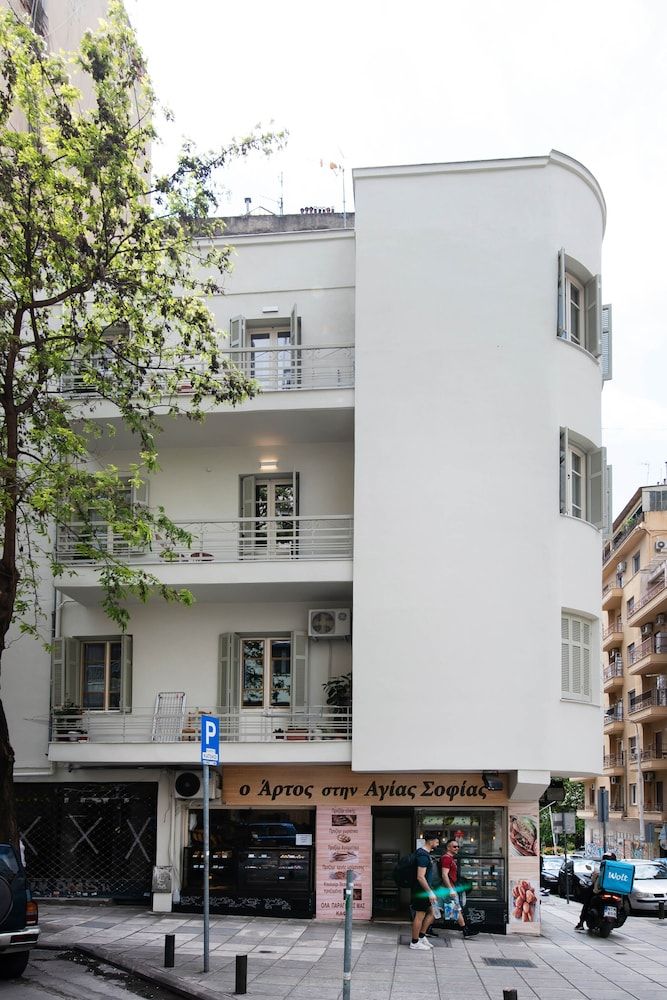 undefined White Lotus 6