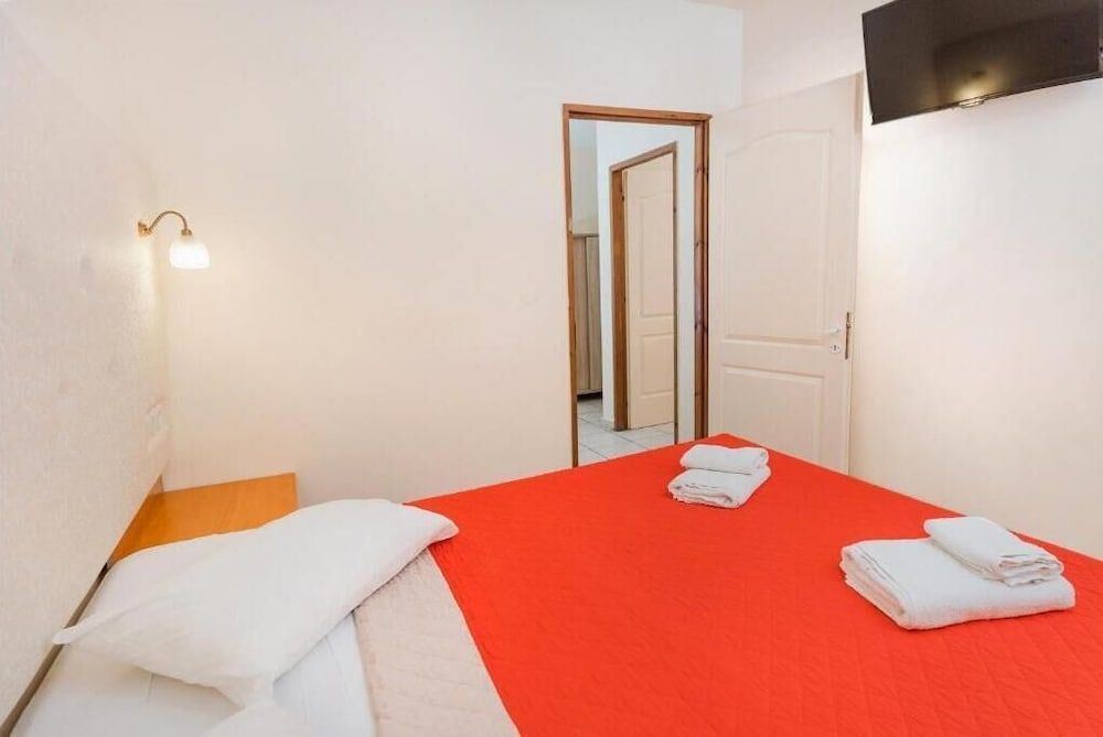 Family Room, 2 Bedrooms