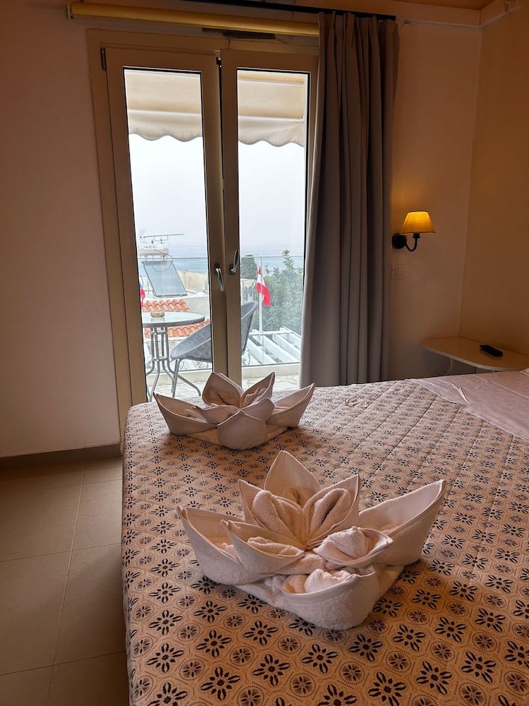 Studio, 1 Bedroom, Smoking, Balcony
