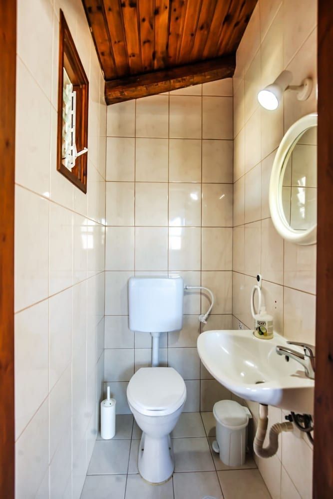 Elia Woodstone Houses Traditional House, 2 Bedrooms, Mountainside 7