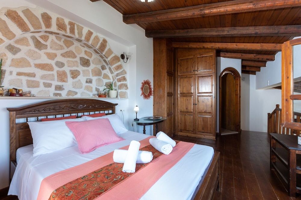 Elia Woodstone Houses Traditional Villa, Private Pool, Partial Sea View 3