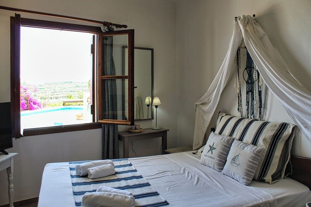 Elia Woodstone Houses Traditional House, 4 Bedrooms, Mountain View 8