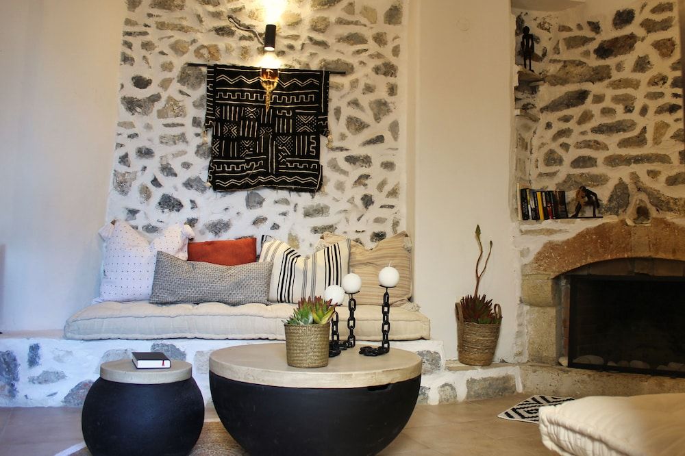 Elia Woodstone Houses Traditional House, 2 Bedrooms, Mountainside 9