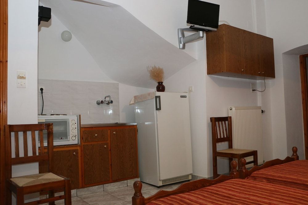 Maleatis Apollo Triple Room 5