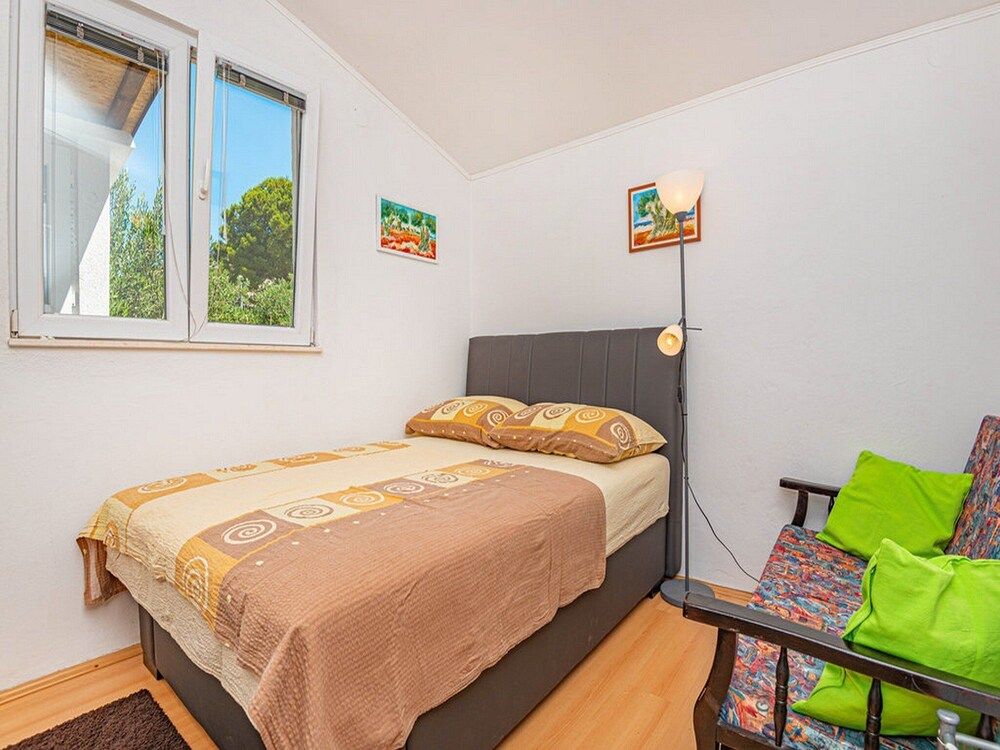 House (Three Bedroom Holiday Home with Swimm)