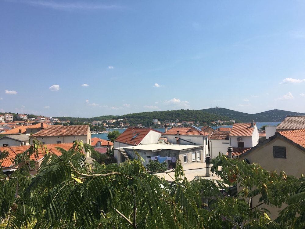 Apartment (Tanja - comfortable and close to the )