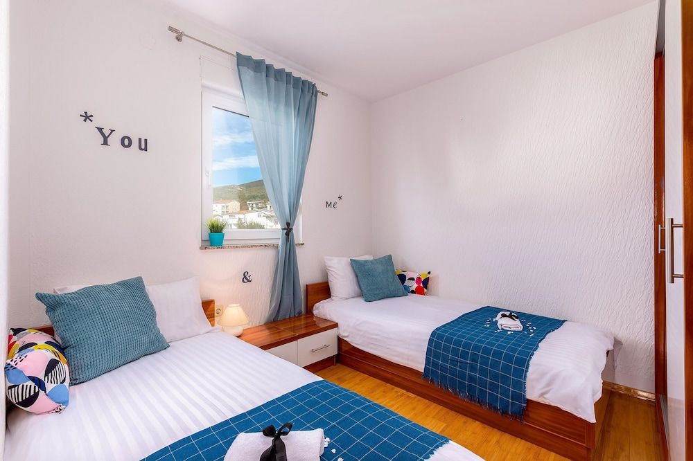 Apartment, 2 Bedrooms, Sea View (2)