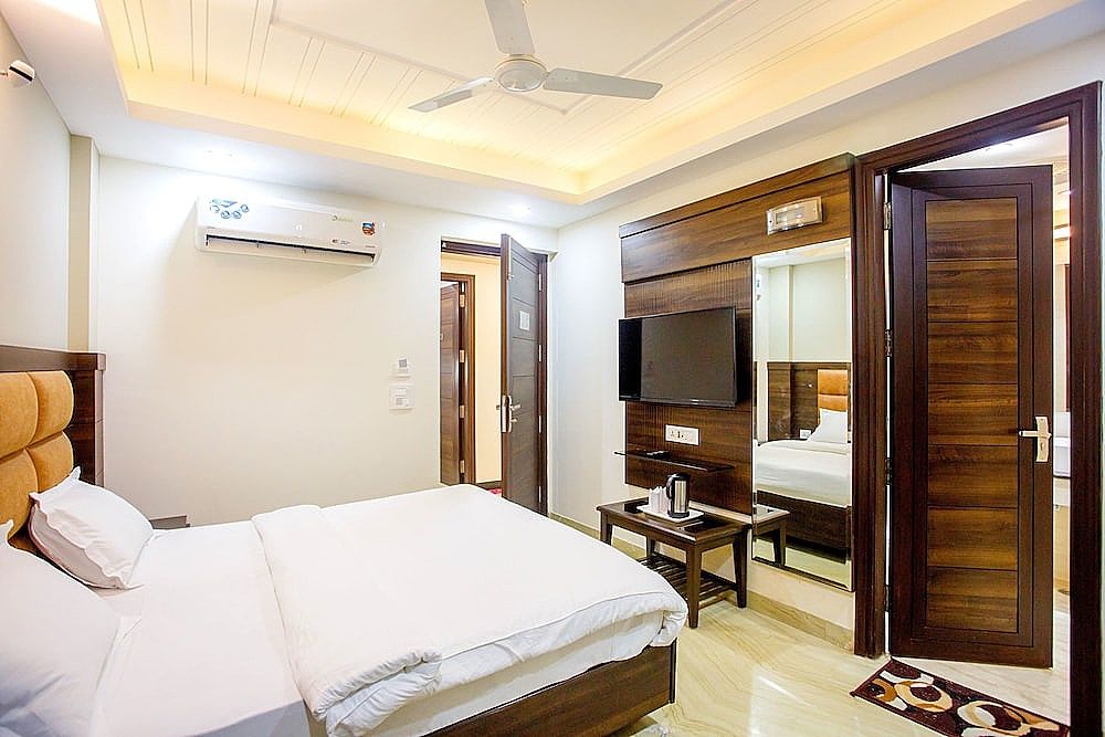 Hotel Tara Palace Daryaganj Deluxe Double Room 4