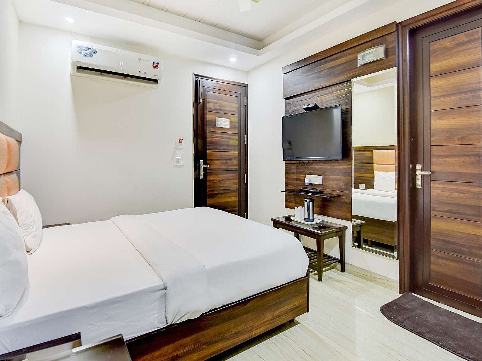 Hotel Tara Palace Daryaganj Deluxe Double Room 6