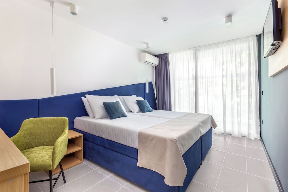 Double Room with 2 extra pull-out beds, Sea Side, Balcony