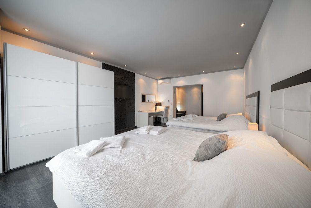 Superior Suite (5 person)