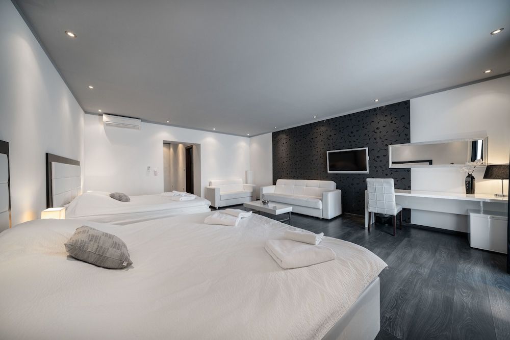 Superior Suite (6 person)
