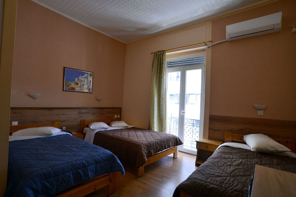 Hotel Electra Family Room 4