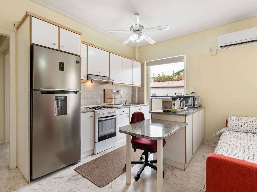 undefined Homely Apartment in Piraeus With Balcony 5