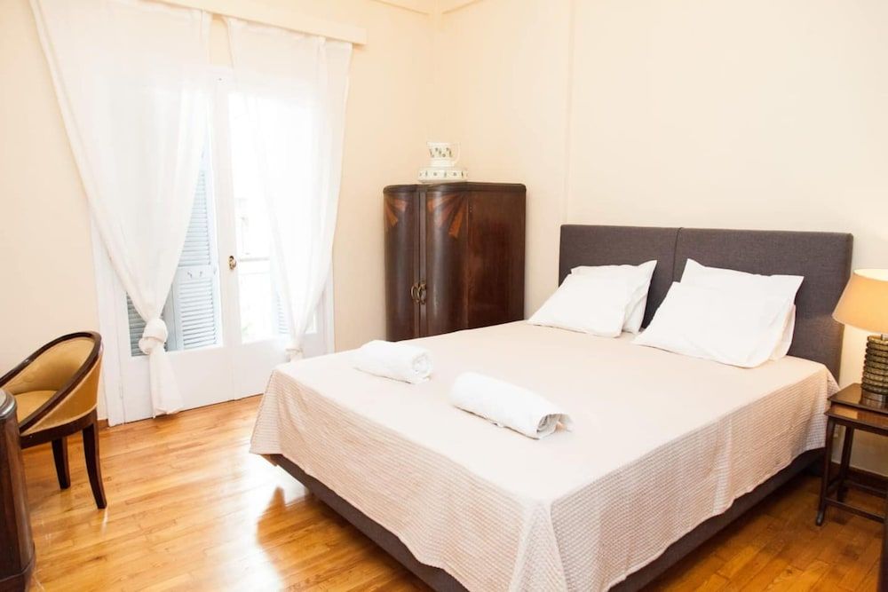 undefined Renovated apt in the Heart of Piraeus 4