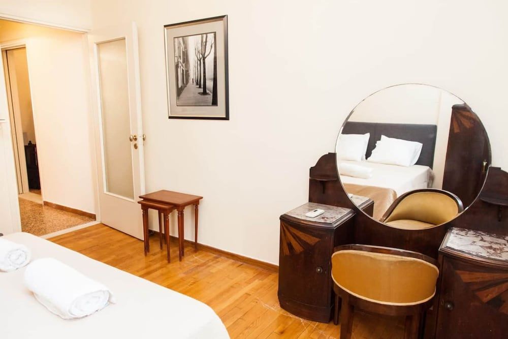 undefined Renovated apt in the Heart of Piraeus 5