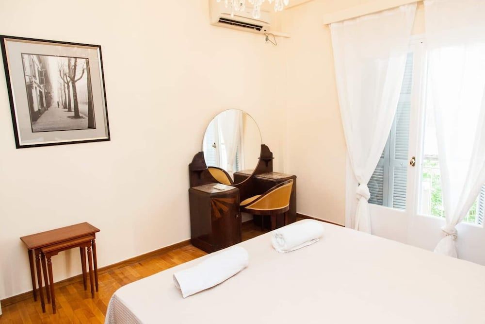 undefined Renovated apt in the Heart of Piraeus 3