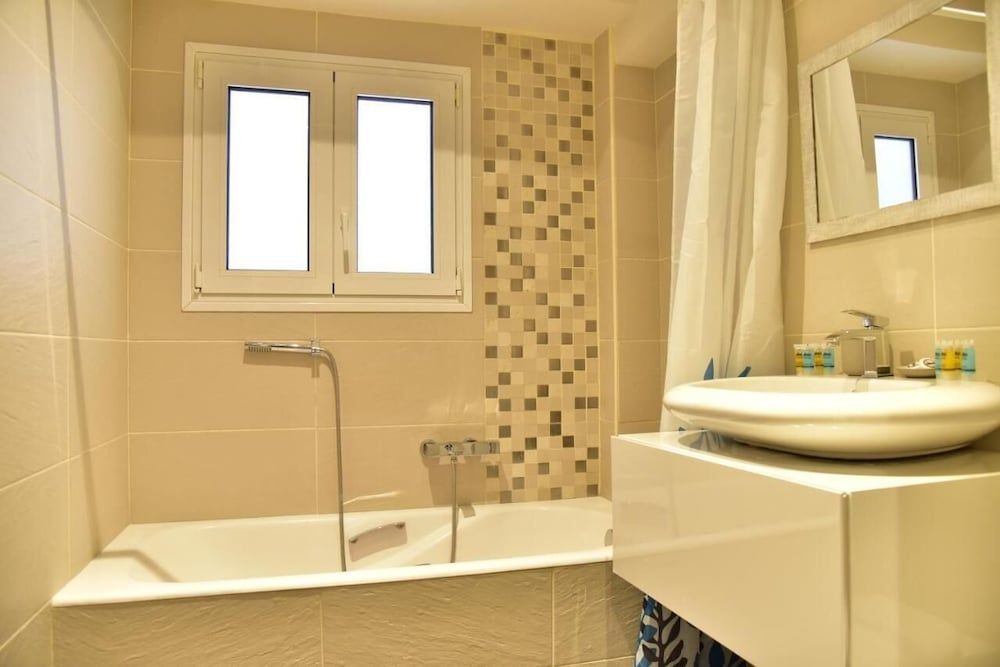 Piraeus Class Apt GTD8324 Apartment 12