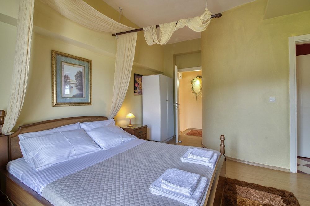 The House Olympia Family House, 1 Bedroom, Mountainside (The House Olympia) 3