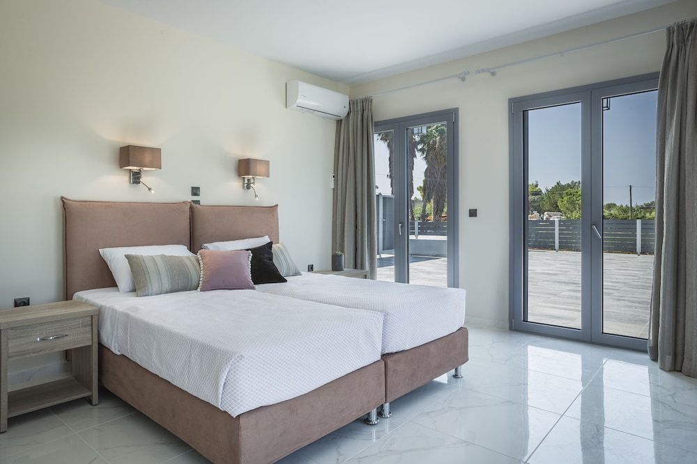 Deluxe Villa with Private Pool, Sea View (2)