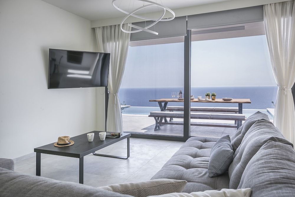 Oikos Boutique Residences Deluxe Villa (Oikos B) 4