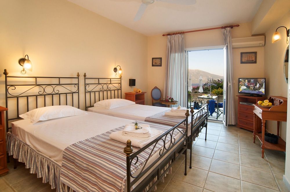 Standard Double or Twin Room, Partial Sea View