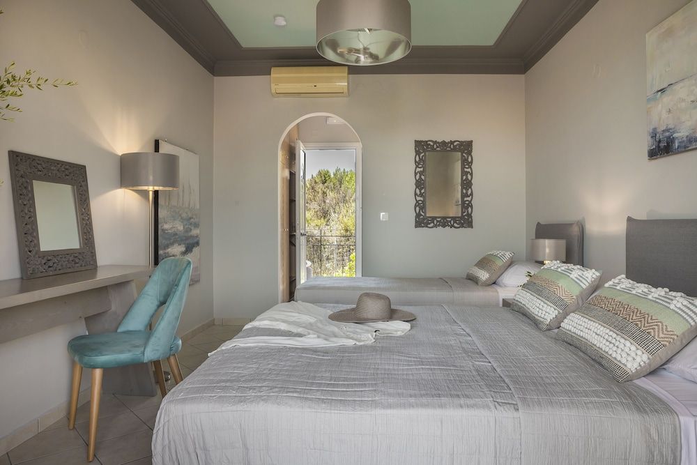 Triple Room with Sea View