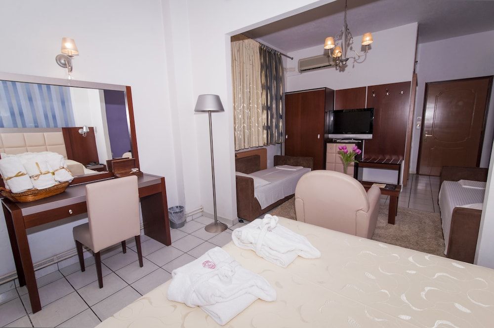 Krikonis Hotel Quadruple Room