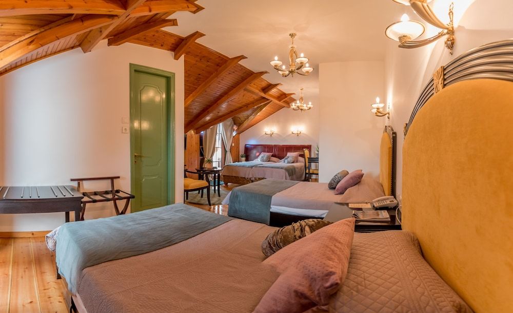 Krikonis Hotel Quadruple Room 7