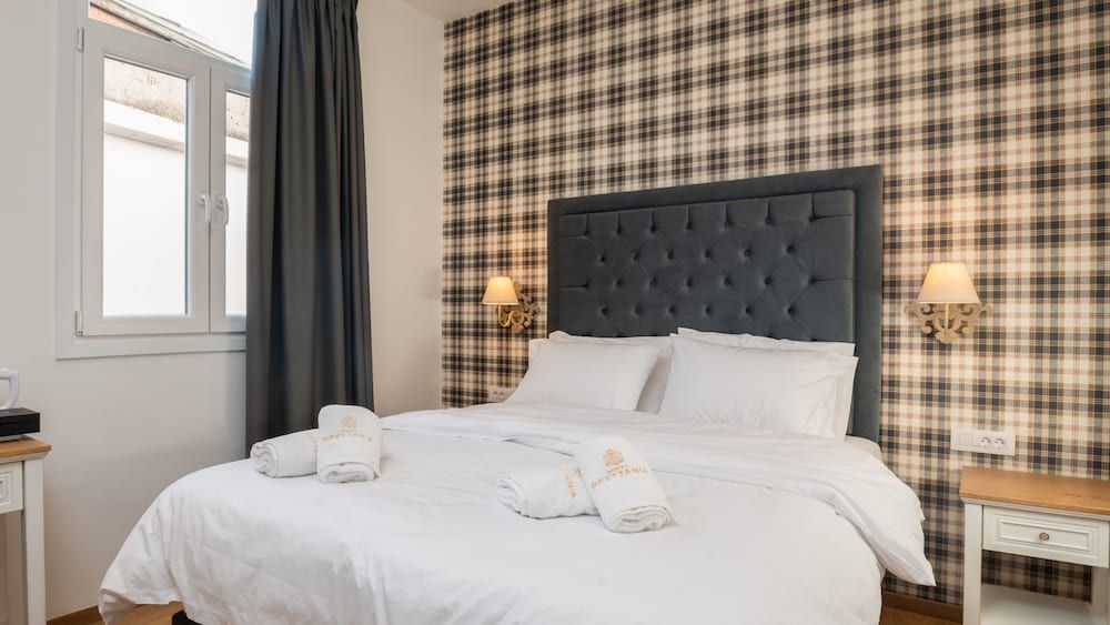 Brettania Hotel Classic Double Room with Window 2